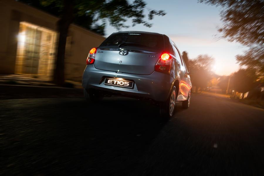  Toyota Etios Hatchback 2015 года  (ZA) (фото 14 из 16)